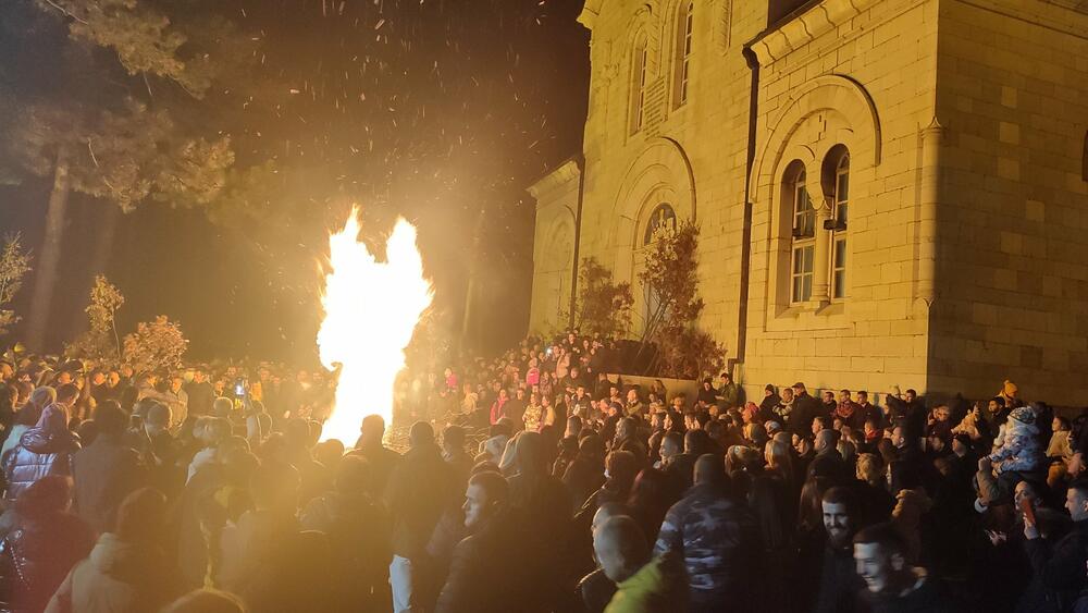 <p>"Čovjek koji sluša glasove spolja nema autonomiju u odlučivanju, gubi duševni mir i ravnotežu duha. Osluškujmo unutarnji glas naše duše, u njemu odzvanja volja naroda, jer je cartsvo božije unutra, u nama"</p>