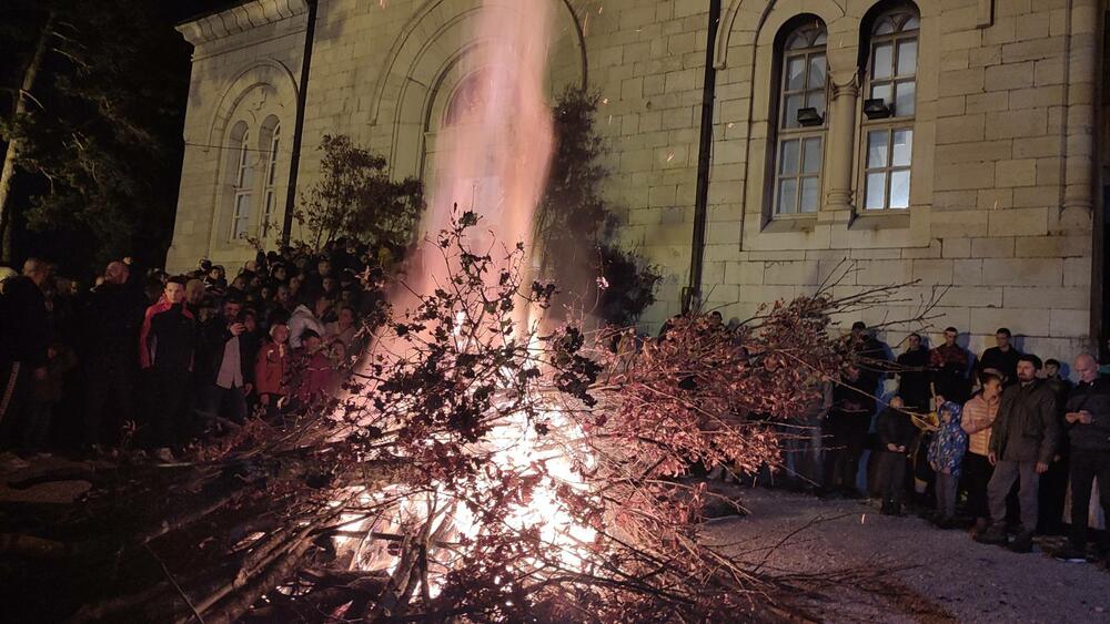 <p>"Čovjek koji sluša glasove spolja nema autonomiju u odlučivanju, gubi duševni mir i ravnotežu duha. Osluškujmo unutarnji glas naše duše, u njemu odzvanja volja naroda, jer je cartsvo božije unutra, u nama"</p>