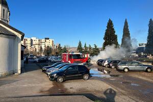 Ugašen požar na automobilu kod Hrama u Podgorici