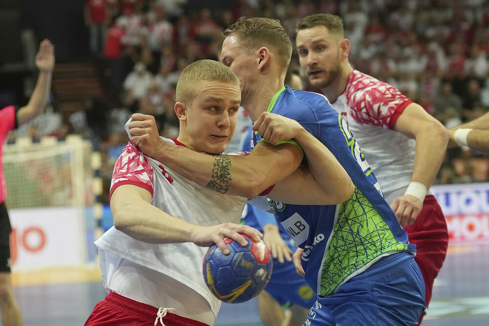 Dalje nećeš moći: Tilen Kodrin zaustavlja Pjotra Jendraščika, Foto: AP Photo/Piotr Hawalej