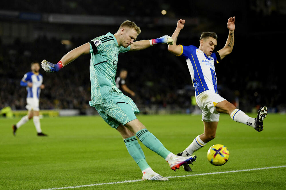 Trosar u duelu sa golmanom Arsenala Ramsdejlom, Foto: Reuters