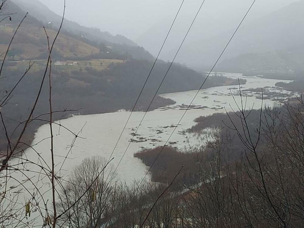 <p>Na više lokacija došlo do velikih odrona, poplava i klizišta</p>