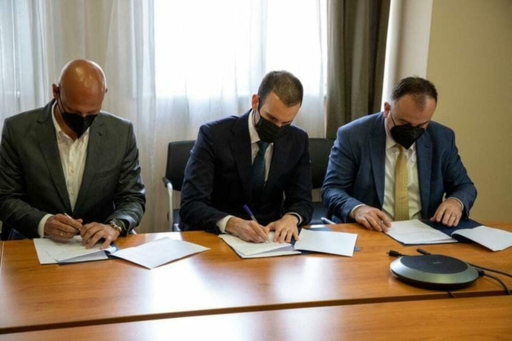 Sa potpisivanja sporazuma o raskidu 7. maja 2021. godine, Foto: Ministarstvo finansija