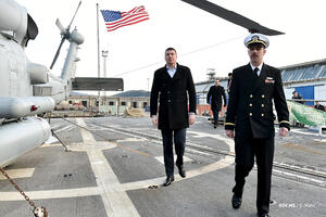Adžić sa saradnicima posjetio američki brod USS James E. Williams