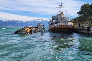 Ministarstvo odbrane: U nevremenu oštećen desantni brod...