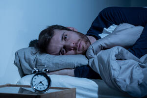 Ne možete da zaspite jer vam mozak 'radi kao lud': Šta da se radi?