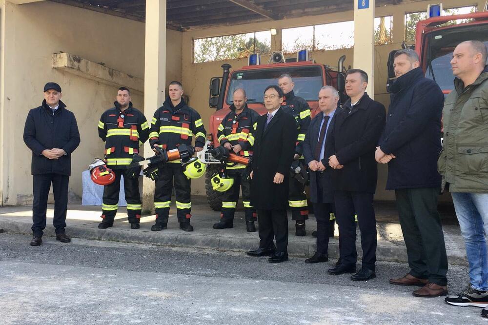 Sa uručenja donacije Japana Opštini Tivat, Foto: Opština Tivat