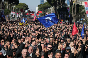 Albanija: Hiljade ljudi na antivladinom protestu
