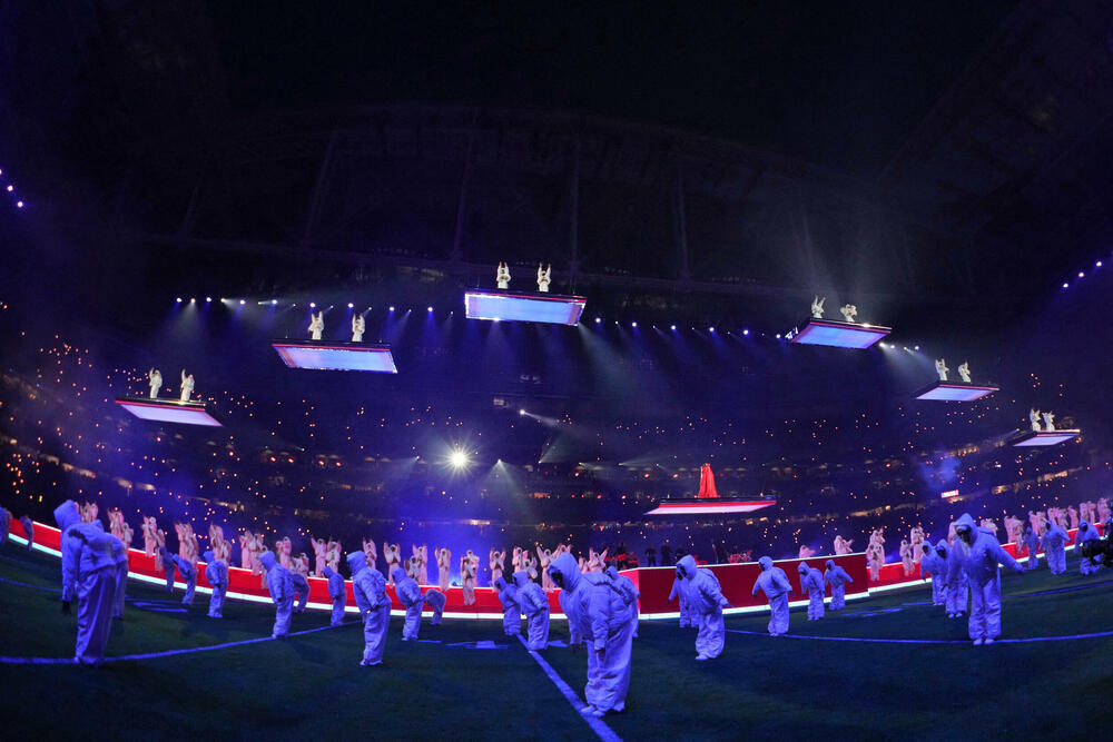 <p>Pjevačica je u pauzi sportskog finala Superboul trijumfovala u svom dugo očekivanom povratku na scenu, što je iskoristila da svijetu objavi drugu trudnoću.</p>