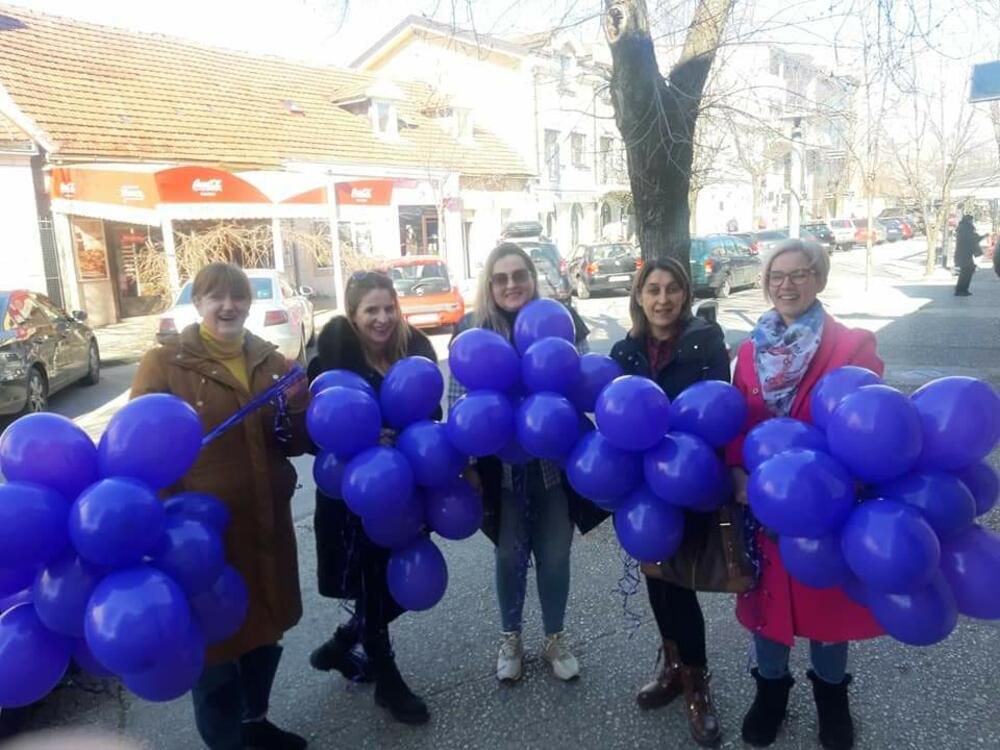 <p>Na Trgu slobode simboličnm puštanjem bijelih balona data je podrška djeci koja se bore sa karcinomom</p>