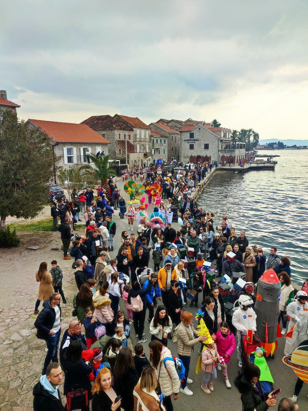 <p>Lastovljani na lomači spalili karnevala okrivljenog za sve prošlogodišnje nevolje građana i neispunjena prazna obećanja političara</p>