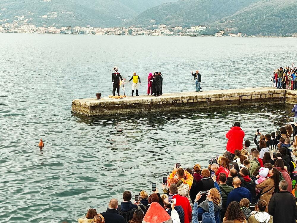 <p>Lastovljani na lomači spalili karnevala okrivljenog za sve prošlogodišnje nevolje građana i neispunjena prazna obećanja političara</p>