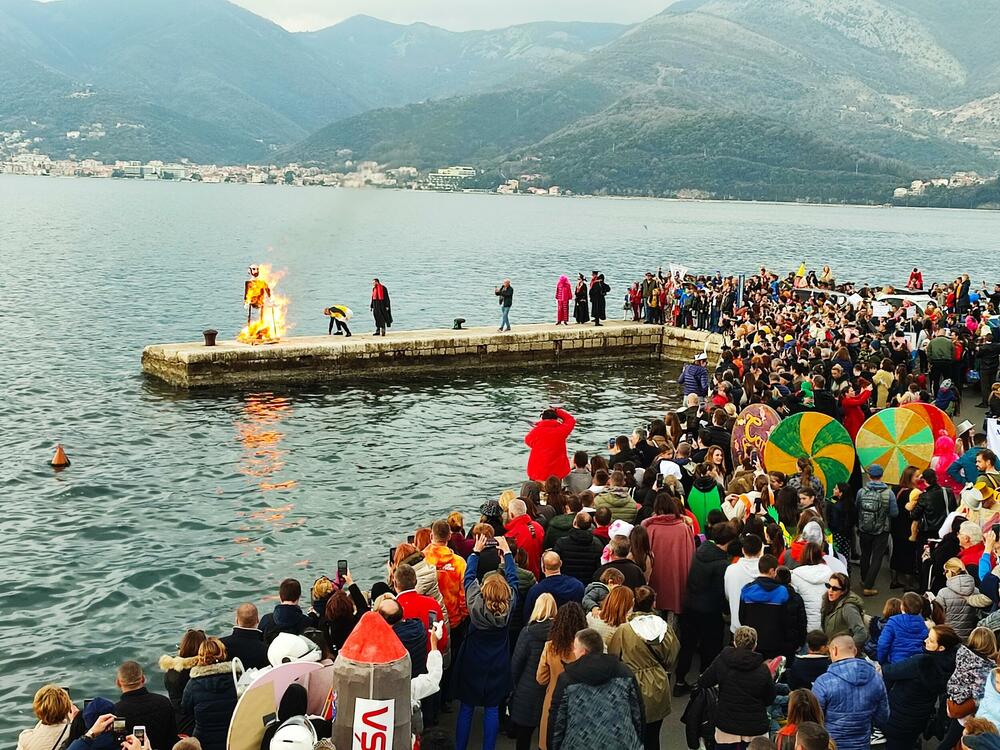 <p>Lastovljani na lomači spalili karnevala okrivljenog za sve prošlogodišnje nevolje građana i neispunjena prazna obećanja političara</p>