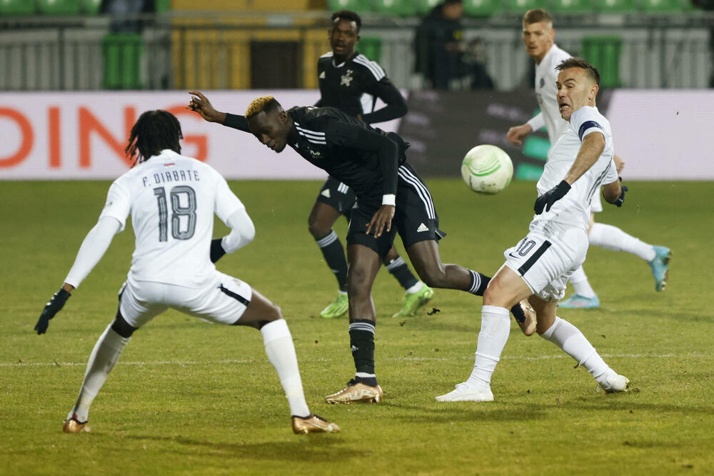 Diop je potpsiao iznenađenje u Beogradu, Foto: REUTERS