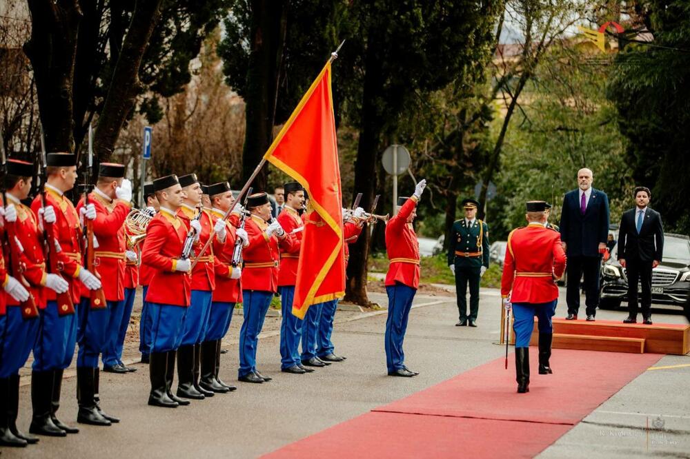 <p>Zajednička sjednica vlada Crne Gore i Albanije održana u Podgorici</p>