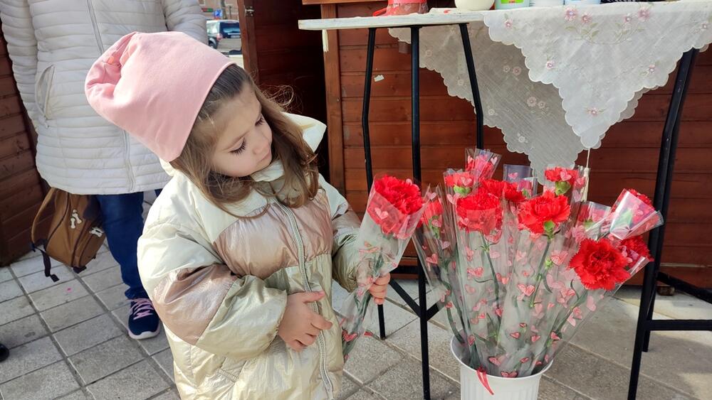 <p>"Čini mi se da je iz godine u godinu više onih koji se bave rukotvorinama, ali narod sve manje kupuje"</p>