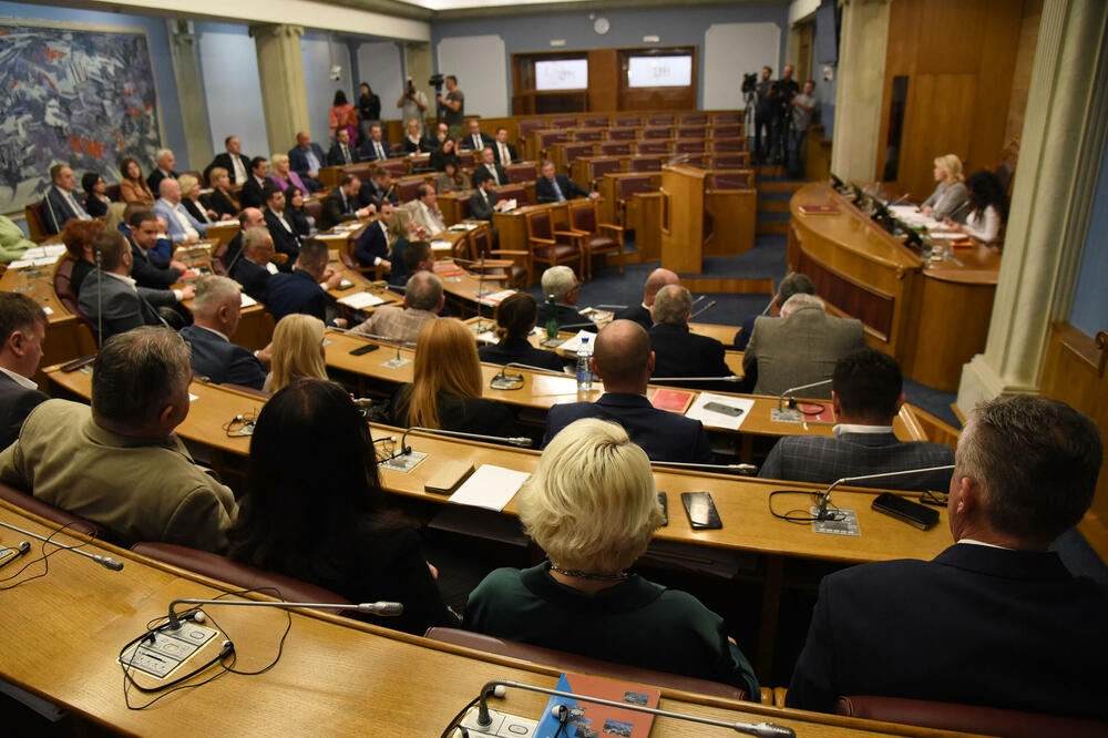 Političkom trgovinom dogovorili se o troje sudija Ustavnog suda: Poslanici u Skupštini Crne Gore, Foto: Luka Zeković
