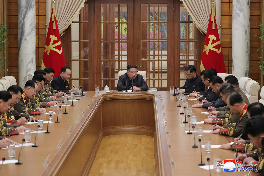 Kim Džong Un predsjedava sastankom Centralne vojne komisije, Foto: Reuters