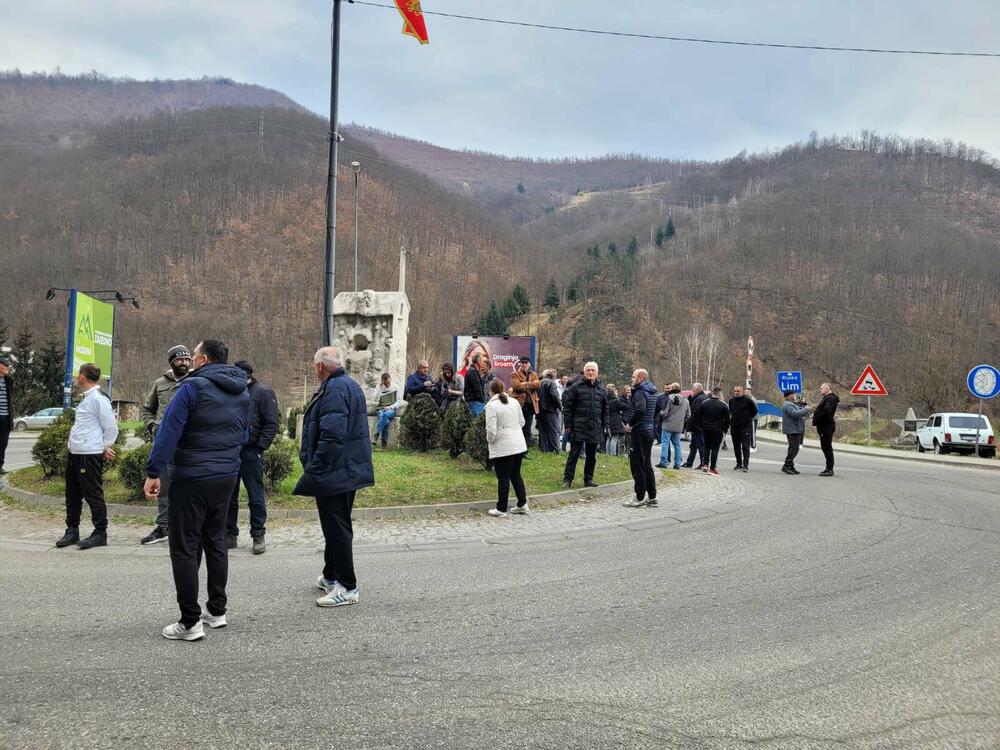 <p>Malinari danas u 12 sati blokirali kružni tok u mjestu Ribarevine</p>