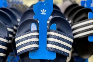 Biznis i intelektualna svojina: Adidas optužio pokret "Životi...