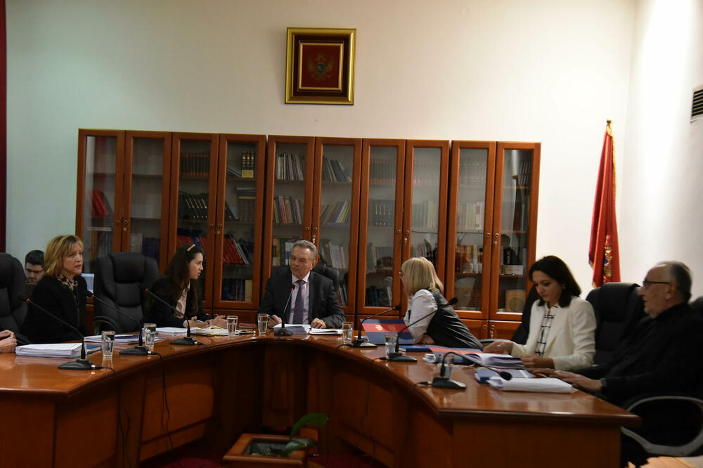 Propisano je da Ustavni sud ima sedam sudija, kako bi u svakom slučaju mogao da donese odluku: Sa jedne od posljednjih sjednica, Foto: BORIS PEJOVIC