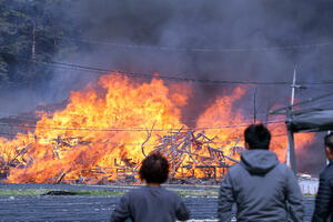 FOTO Veliki požar zahvatio djelove južnokorejskoj grada: Stotine...