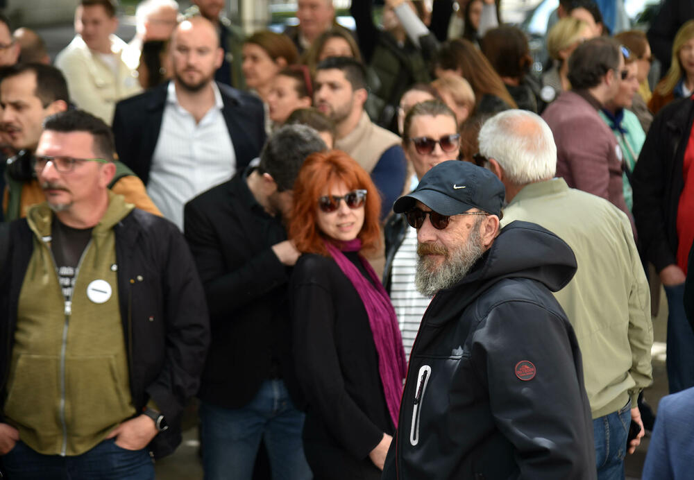 <p>"Rješenjem ovog problema ćete demonstrirati sposobnost da rješavate nastale probleme i da ne može samovolja pojedinaca iz Sindikata kulture ili bilo koje organizacije da bude jača od čitave Vlade Crne Gore", poručio je Pejović</p>