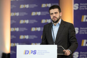 Nikolić: Parlamentarna većina slijedi politiku bivšeg DF, svi...