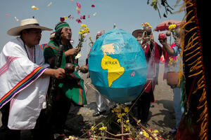 Rojtersove fotografije: Dan planete Zemlje - recikliranje,...