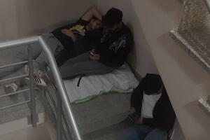 Budva: Strani državljani spavaju u hodniku i na stepeništu TQ...