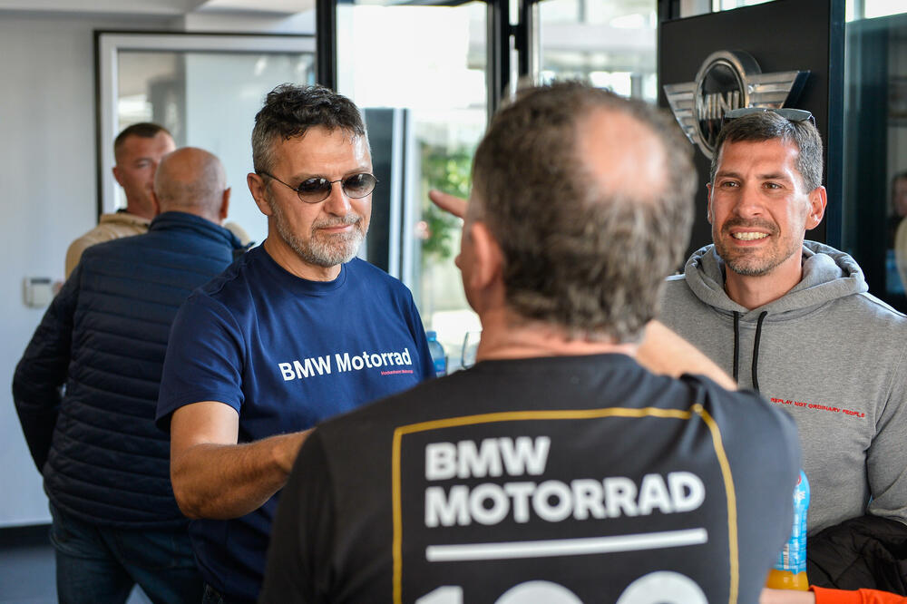 <p><em>Nakon dvanaest godina od otvaranja BMW i Mini prodajno – servisnog centra, danas je u Podgorici otvaren BMW Motorrad salon.</em></p>