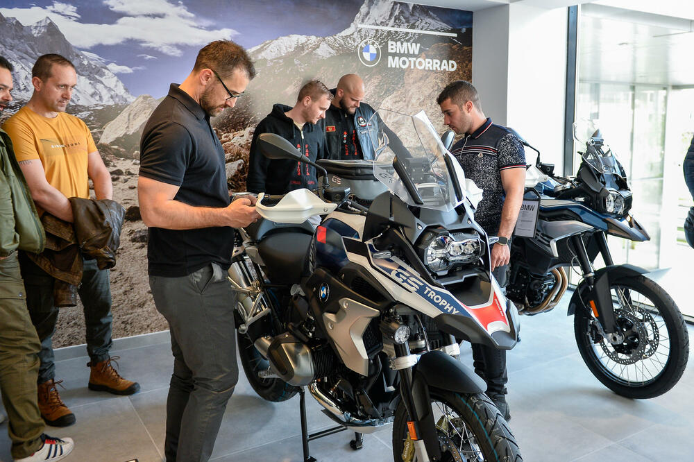 <p><em>Nakon dvanaest godina od otvaranja BMW i Mini prodajno – servisnog centra, danas je u Podgorici otvaren BMW Motorrad salon.</em></p>