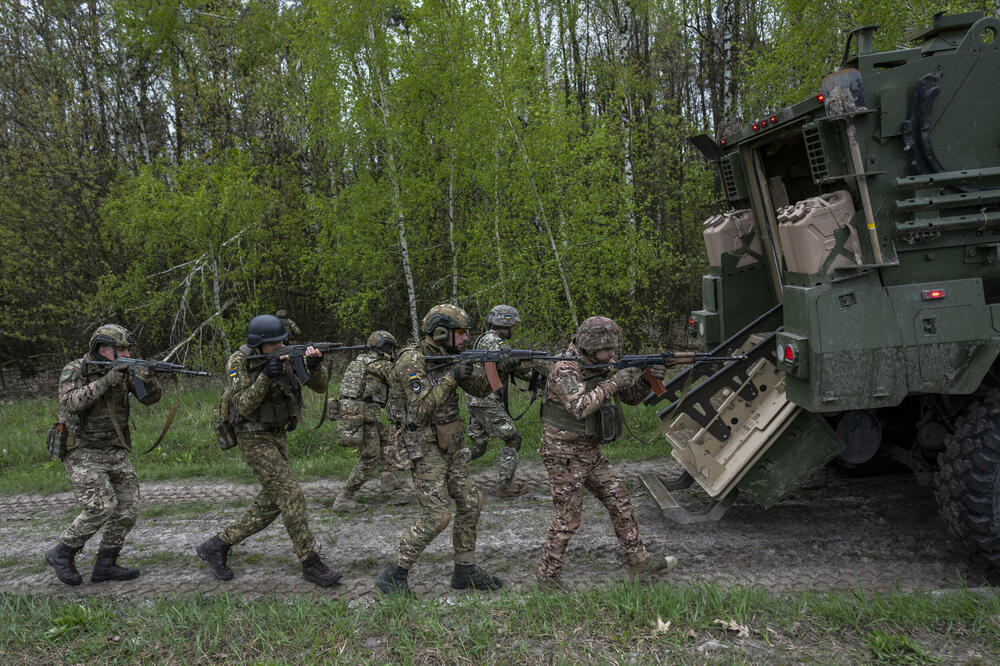 Pripadnici ukrajinske Nacionalne garde na vježbi u Kijevskoj oblast, Foto: Beta/AP