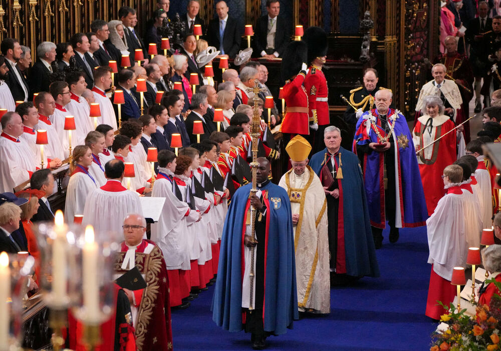 <p>"God Save the King!" (Bože čuvaj kralja) rekao je nadbiskup Kenterberija Džastin Velbi, glavni veledostojnik Anglikanske crkve</p>