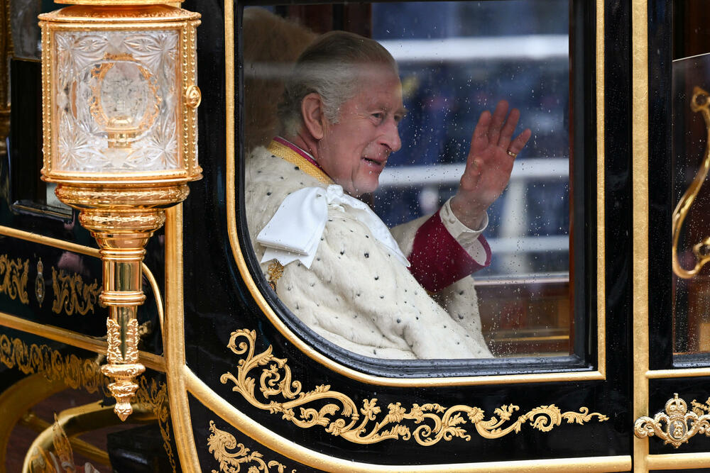 <p>"God Save the King!" (Bože čuvaj kralja) rekao je nadbiskup Kenterberija Džastin Velbi, glavni veledostojnik Anglikanske crkve</p>