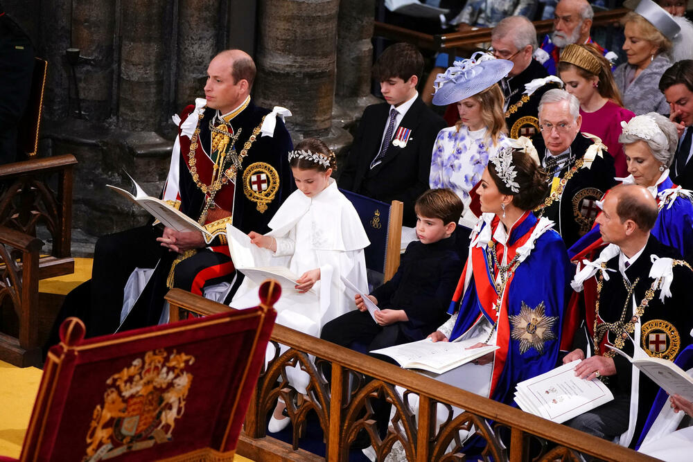 <p>"God Save the King!" (Bože čuvaj kralja) rekao je nadbiskup Kenterberija Džastin Velbi, glavni veledostojnik Anglikanske crkve</p>