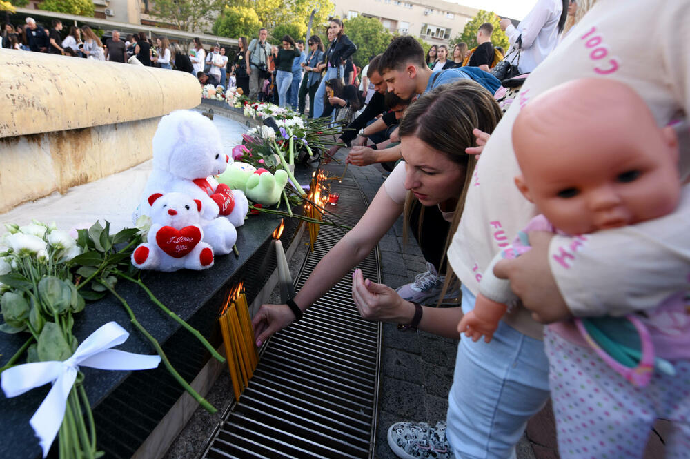 Okupljanje u Podgorici kojim je odata počast žrtvama u Beogradu, Foto: BORIS PEJOVIC
