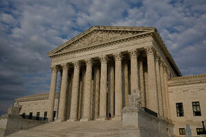 Vrhovni sud SAD razmatra slučajeve hitnih abortusa u državama gdje...