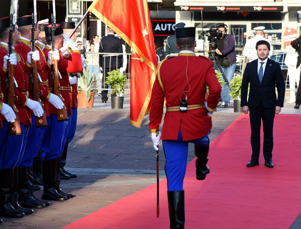 <p>Crna Gora je konačno ujedinjena i potrebno je fokusirati se na njen razvoj, poručio je premijer Dritan Abazović na ceremoniji</p>