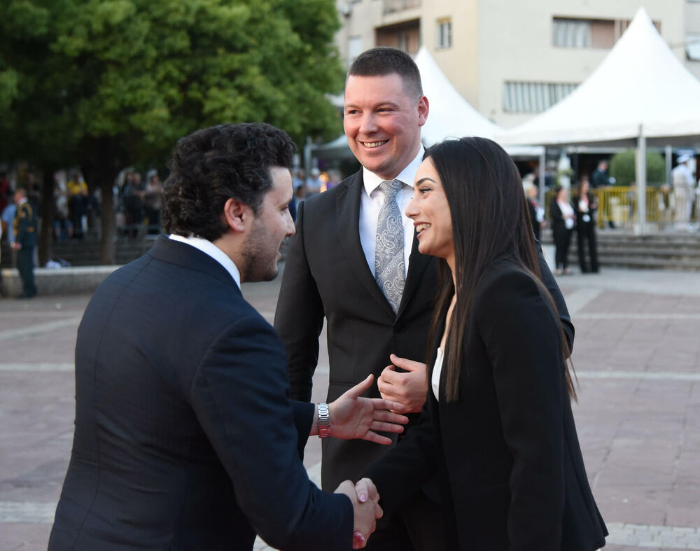 <p>Crna Gora je konačno ujedinjena i potrebno je fokusirati se na njen razvoj, poručio je premijer Dritan Abazović na ceremoniji</p>