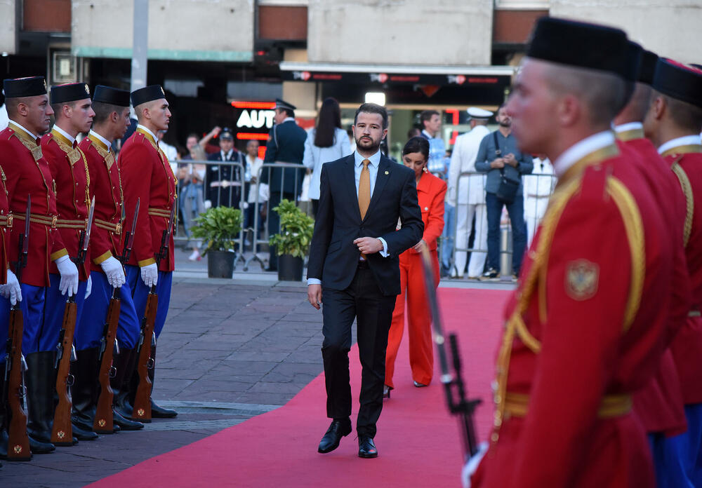 <p>Crna Gora je konačno ujedinjena i potrebno je fokusirati se na njen razvoj, poručio je premijer Dritan Abazović na ceremoniji</p>