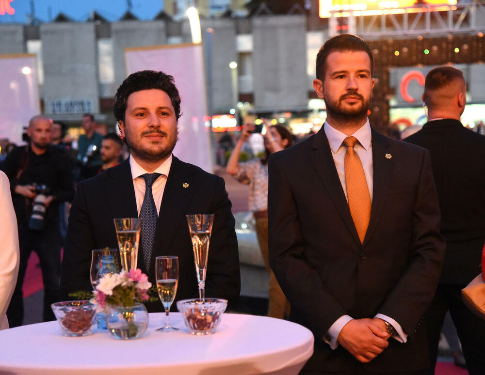 <p>Crna Gora je konačno ujedinjena i potrebno je fokusirati se na njen razvoj, poručio je premijer Dritan Abazović na ceremoniji</p>