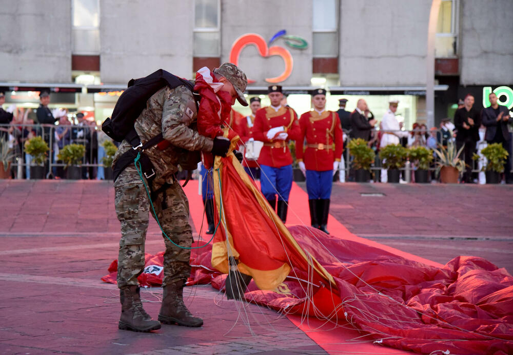 <p>Crna Gora je konačno ujedinjena i potrebno je fokusirati se na njen razvoj, poručio je premijer Dritan Abazović na ceremoniji</p>