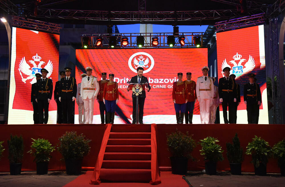 <p>Crna Gora je konačno ujedinjena i potrebno je fokusirati se na njen razvoj, poručio je premijer Dritan Abazović na ceremoniji</p>