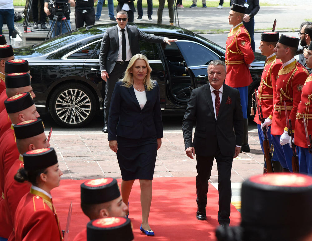 <p>Predsjednik Jakov Milatović inaugurisan je danas na sjednici u Skupštini Crne Gore, u Podgorici. Pogledajte fotografije koje je zabilježio foto reporter "Vijesti" Luka Zeković.</p>