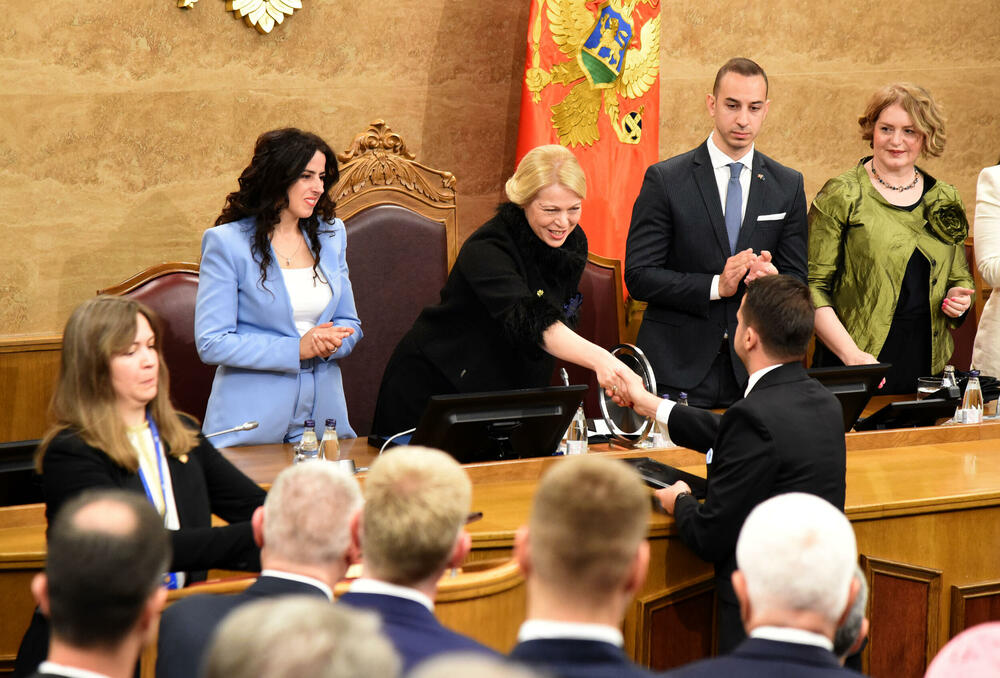 <p>Predsjednik Jakov Milatović inaugurisan je danas na sjednici u Skupštini Crne Gore, u Podgorici. Pogledajte fotografije koje je zabilježio foto reporter "Vijesti" Luka Zeković.</p>