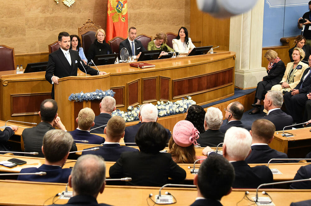 <p>Predsjednik Jakov Milatović inaugurisan je danas na sjednici u Skupštini Crne Gore, u Podgorici. Pogledajte fotografije koje je zabilježio foto reporter "Vijesti" Luka Zeković.</p>