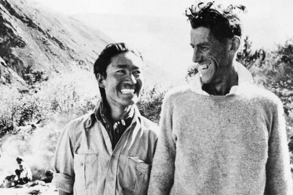 Tenzing Norgej (tada 39-godišnjak) i Edmund Hilari (tada 33-godišnjak) fotografisani ubrzo poslije osvajanja Mont Everesta, Foto: Getty Images