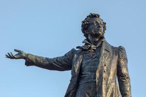 Letonija: Statua Puškina uklonjena iz parka u Rigi