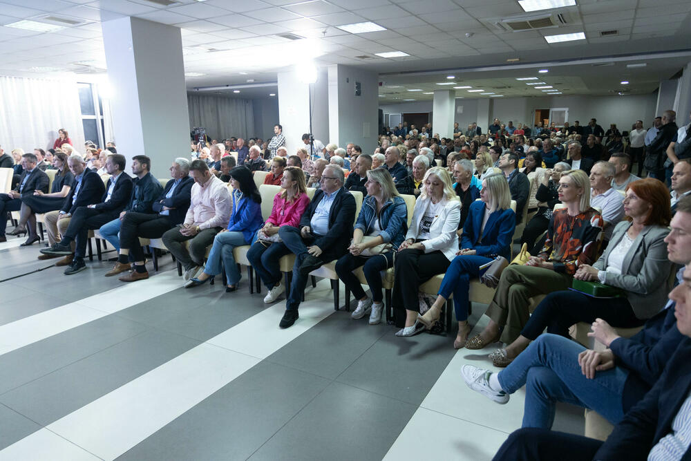 <p>Živković je kazao da je jedna od osnovnih stvari izbornog programa koalicije DPS – SD – LP – DUA da Crna Gora postane sljedeća članica EU</p>